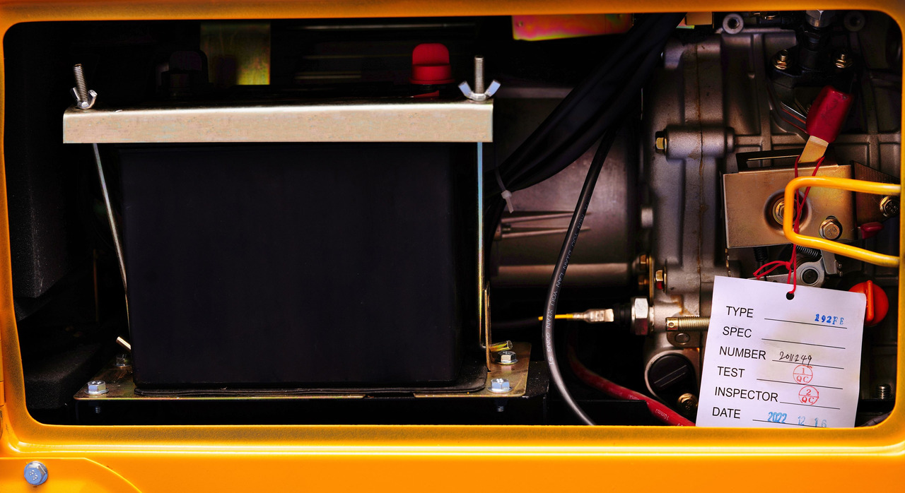 HELVETICA POWER 9KVA Dieselgenerator mit E-Start - Gerador elétrico: foto 5 HELVETICA POWER 9KVA Dieselgenerator mit E-Start - Gerador elétrico: foto 5
