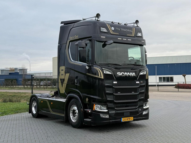 Scania S580 9 TONS VOORAS, EURO 6D, 50 YEAR V8, VOLLUCHT, 6 BALGEN, ALCOA, HYDRAULIEK, LED. - Tractor: foto 1 Scania S580 9 TONS VOORAS, EURO 6D, 50 YEAR V8, VOLLUCHT, 6 BALGEN, ALCOA, HYDRAULIEK, LED. - Tractor: foto 1