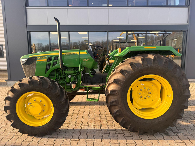 John Deere 5075E UNUSED, NO CE, ONLY FOR EXPORT! - Trator: foto 2 John Deere 5075E UNUSED, NO CE, ONLY FOR EXPORT! - Trator: foto 2