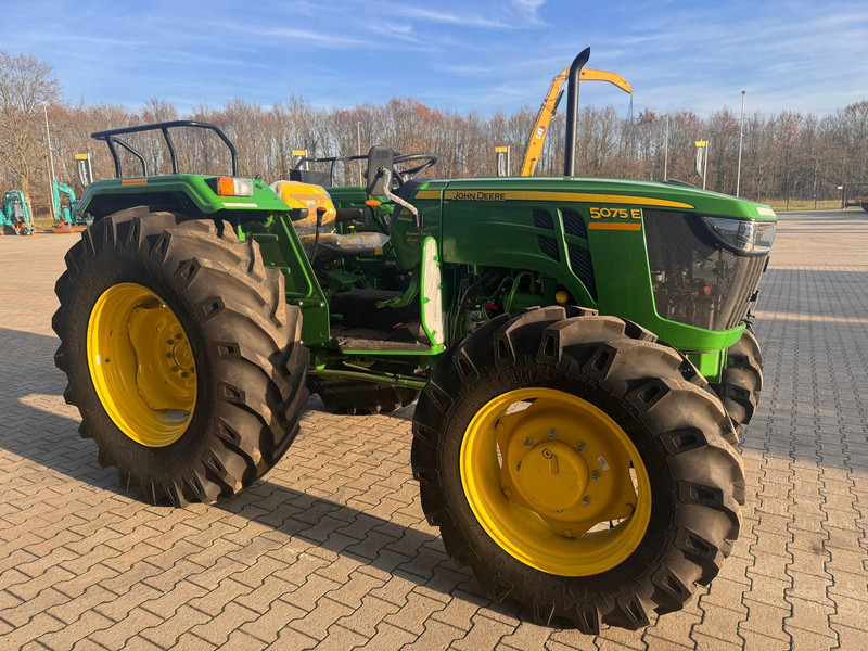 John Deere 5075E UNUSED, NO CE, ONLY FOR EXPORT! - Trator: foto 4 John Deere 5075E UNUSED, NO CE, ONLY FOR EXPORT! - Trator: foto 4