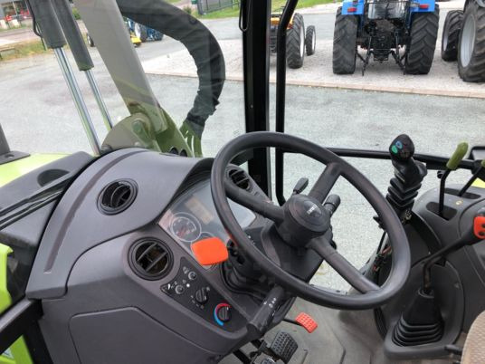 Claas AXOS 320 CX tracteur + chargeur Mailleux MX T408 - Trator: foto 4 Claas AXOS 320 CX tracteur + chargeur Mailleux MX T408 - Trator: foto 4