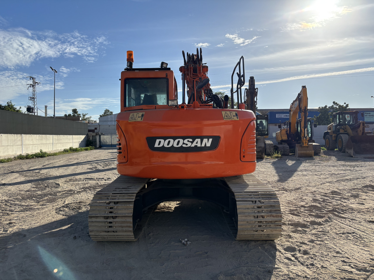 DOOSAN DX140-3 - Escavadora de rastos: foto 4 DOOSAN DX140-3 - Escavadora de rastos: foto 4