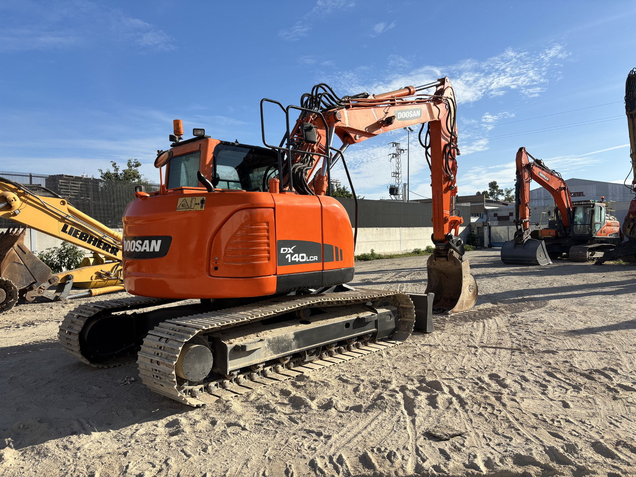 DOOSAN DX140-3 - Escavadora de rastos: foto 5 DOOSAN DX140-3 - Escavadora de rastos: foto 5