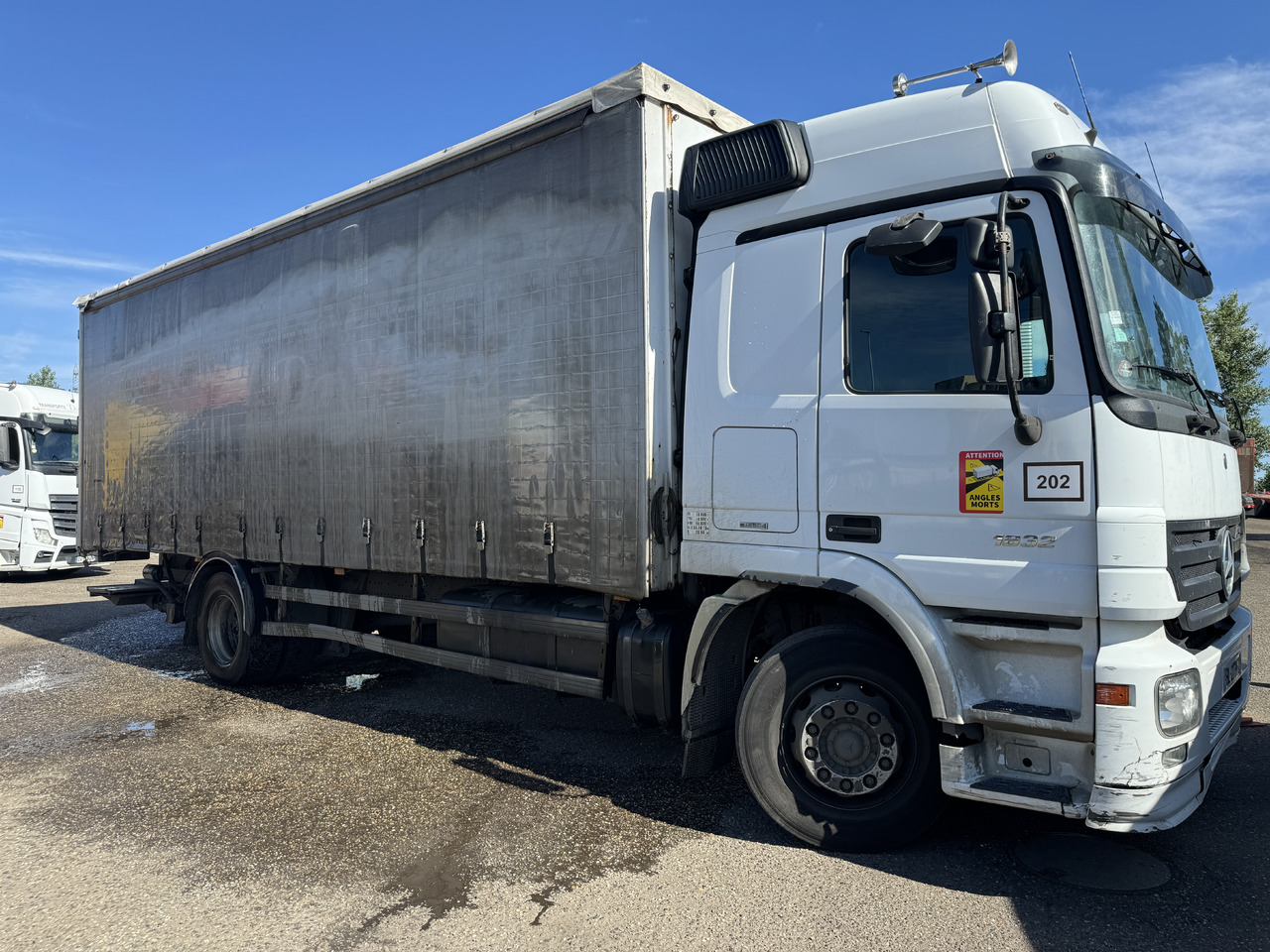 MERCEDES-BENZ ACTROS 1832 - Camião de lona: foto 1 MERCEDES-BENZ ACTROS 1832 - Camião de lona: foto 1