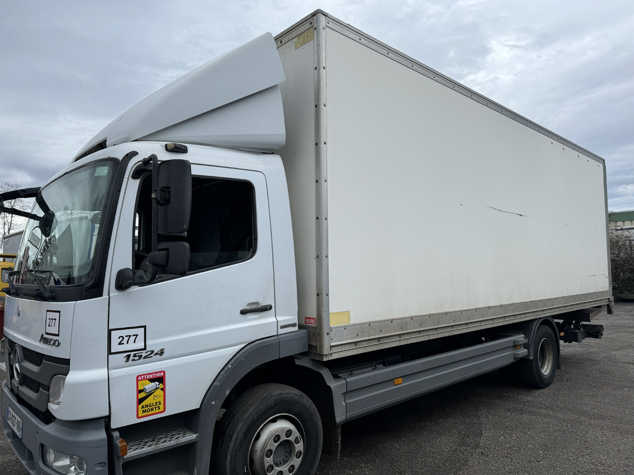 MERCEDES-BENZ ATEGO 1524 - Camião furgão: foto 1 MERCEDES-BENZ ATEGO 1524 - Camião furgão: foto 1