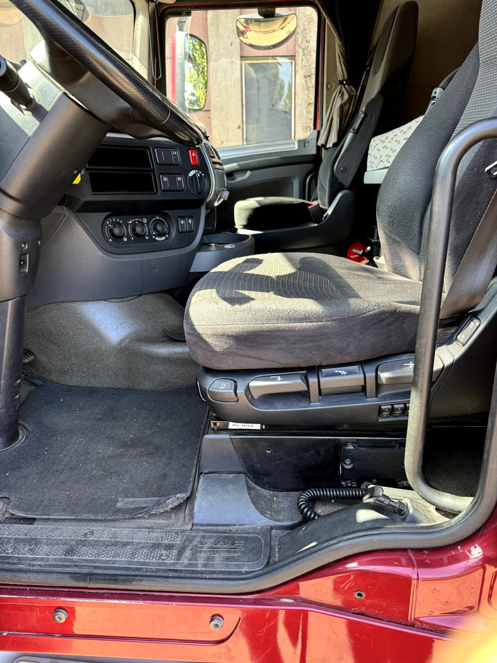 Fotografia de interior 1: Tractor DAF XF 460