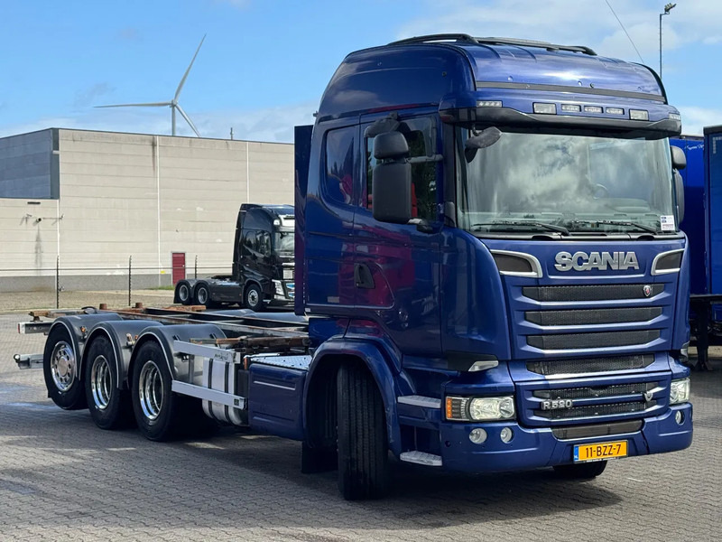 Scania R520 V8 8x4*4 Retarder / BDF / Full Air / Euro 6 - Camião transportador de contêineres/ Caixa móvel: foto 2 Scania R520 V8 8x4*4 Retarder / BDF / Full Air / Euro 6 - Camião transportador de contêineres/ Caixa móvel: foto 2
