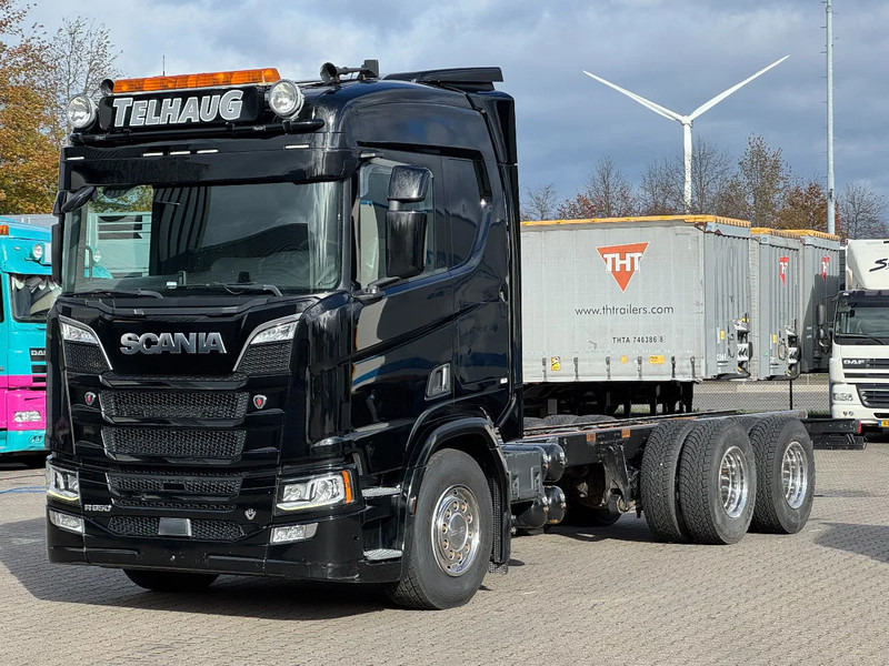 Scania R650 V8 6x4 Chassis Retarder WB 4.50 Only 465tkm! - Camião chassi: foto 1 Scania R650 V8 6x4 Chassis Retarder WB 4.50 Only 465tkm! - Camião chassi: foto 1