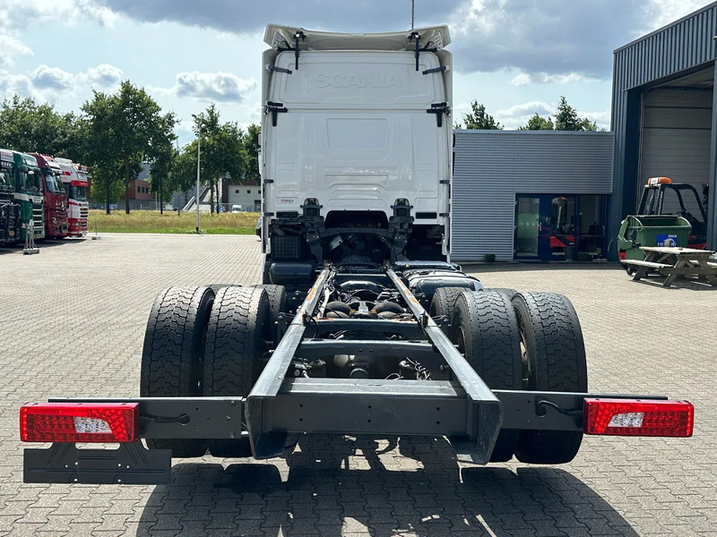 Scania R660 V8 6x4 Chassis with Lift-Axle / Retarder / 445 Tkm / Wb 4.75 / Full Air! - Camião chassi: foto 4 Scania R660 V8 6x4 Chassis with Lift-Axle / Retarder / 445 Tkm / Wb 4.75 / Full Air! - Camião chassi: foto 4