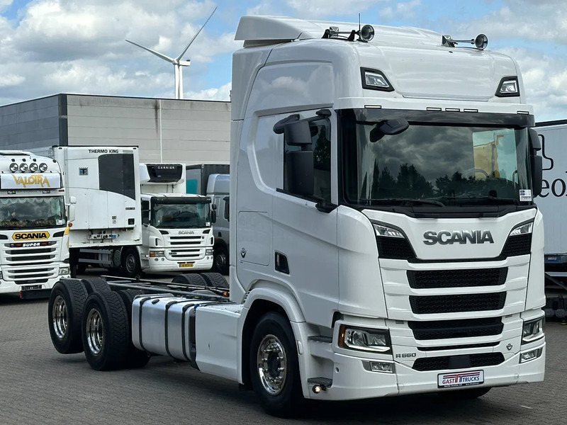Scania R660 V8 6x4 Chassis with Lift-Axle / Retarder / 445 Tkm / Wb 4.75 / Full Air! - Camião chassi: foto 2 Scania R660 V8 6x4 Chassis with Lift-Axle / Retarder / 445 Tkm / Wb 4.75 / Full Air! - Camião chassi: foto 2