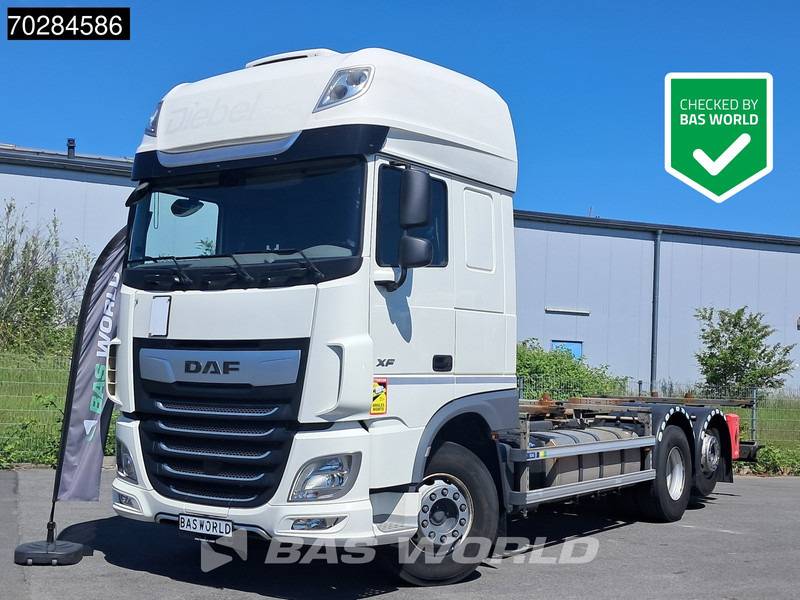 DAF XF 450 6X2 BDF SSC Retarder 2x Tanks Liftachse Standklima LED ACC Euro 6 - Camião transportador de contêineres/ Caixa móvel: foto 1 DAF XF 450 6X2 BDF SSC Retarder 2x Tanks Liftachse Standklima LED ACC Euro 6 - Camião transportador de contêineres/ Caixa móvel: foto 1
