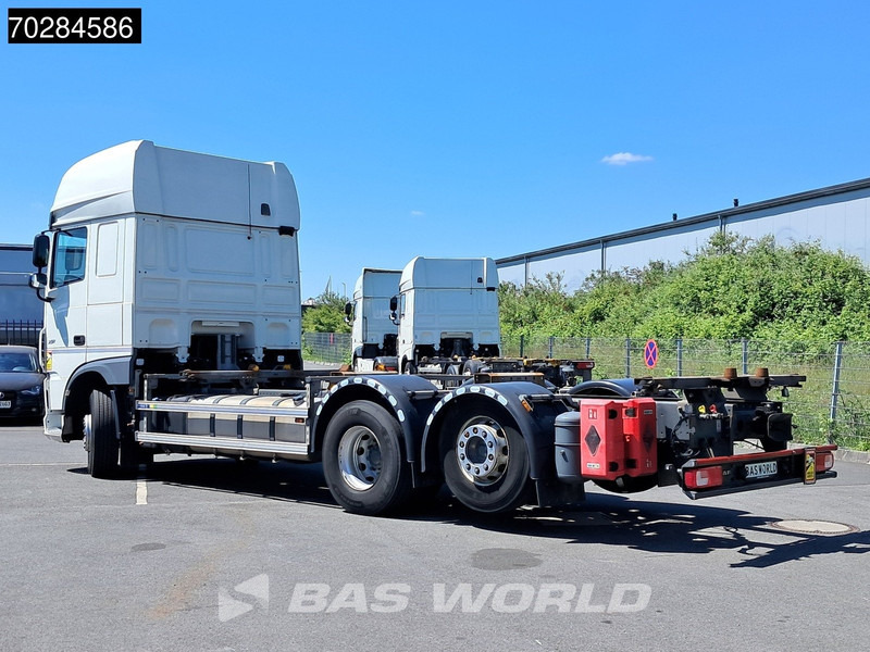 DAF XF 450 6X2 SSC Retarder 2x Tanks Liftachse Standklima LED ACC - Camião transportador de contêineres/ Caixa móvel: foto 2 DAF XF 450 6X2 SSC Retarder 2x Tanks Liftachse Standklima LED ACC - Camião transportador de contêineres/ Caixa móvel: foto 2