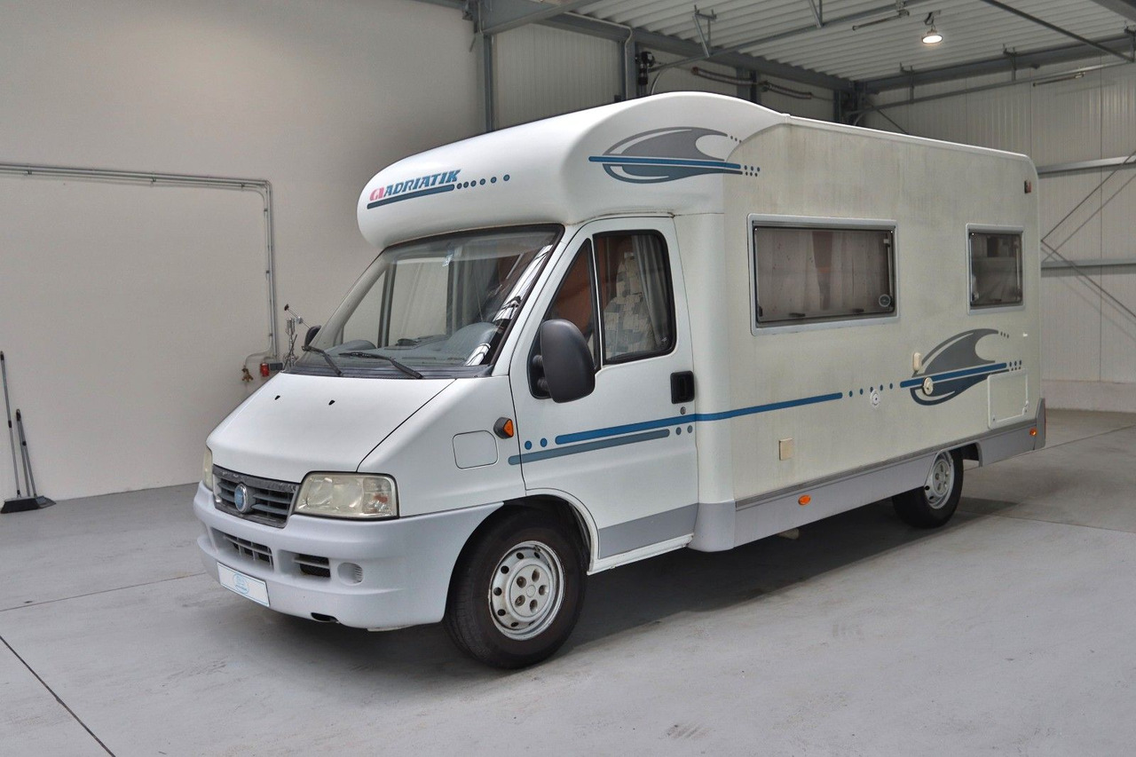 Adria Coral 590 DS / Festbett / Sehr gepflegt - Autocaravana perfilada: foto 2 Adria Coral 590 DS / Festbett / Sehr gepflegt - Autocaravana perfilada: foto 2