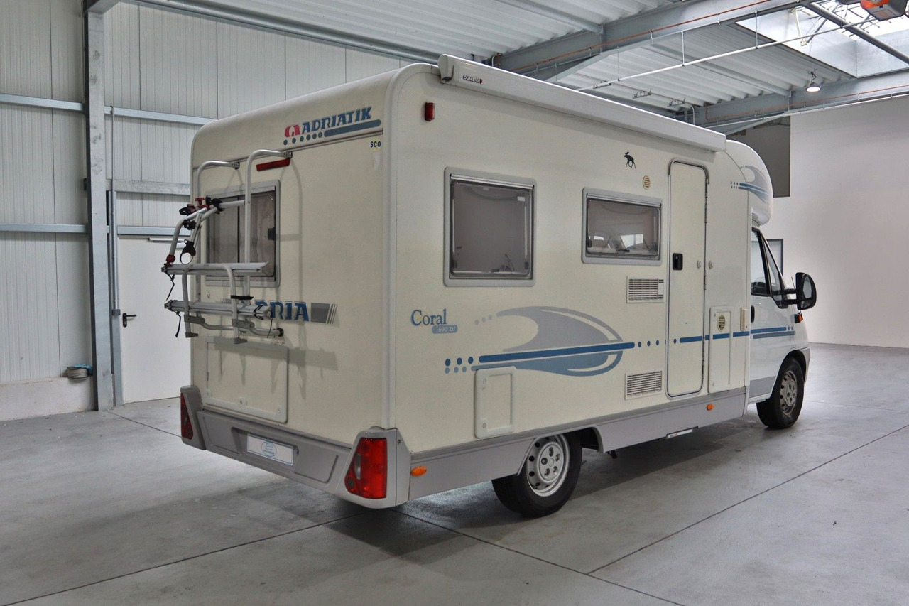 Adria Coral 590 DS / Festbett / Sehr gepflegt - Autocaravana perfilada: foto 4 Adria Coral 590 DS / Festbett / Sehr gepflegt - Autocaravana perfilada: foto 4