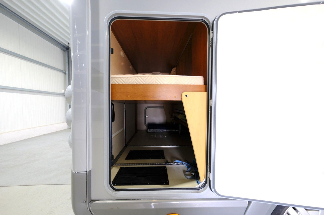 Karmann Ontario 670 VB / Etagenbetten / Solar / Markise - Autocaravana capucine: foto 5 Karmann Ontario 670 VB / Etagenbetten / Solar / Markise - Autocaravana capucine: foto 5