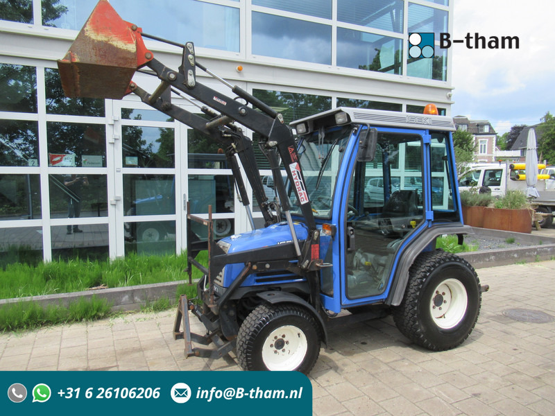Iseki TF321H 4x4 + Cabine + Voorlader + Fronthef - Trator: foto 1 Iseki TF321H 4x4 + Cabine + Voorlader + Fronthef - Trator: foto 1
