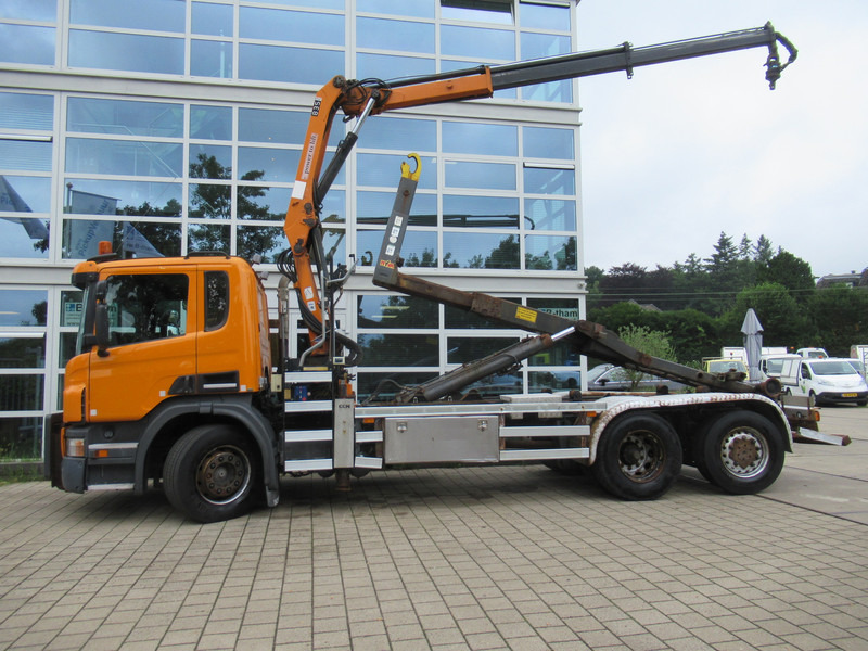 Scania P 320 B 6x2*4 + HMF 835 + HYVA Haakarm - Camião polibenne, Camião grua: foto 3 Scania P 320 B 6x2*4 + HMF 835 + HYVA Haakarm - Camião polibenne, Camião grua: foto 3