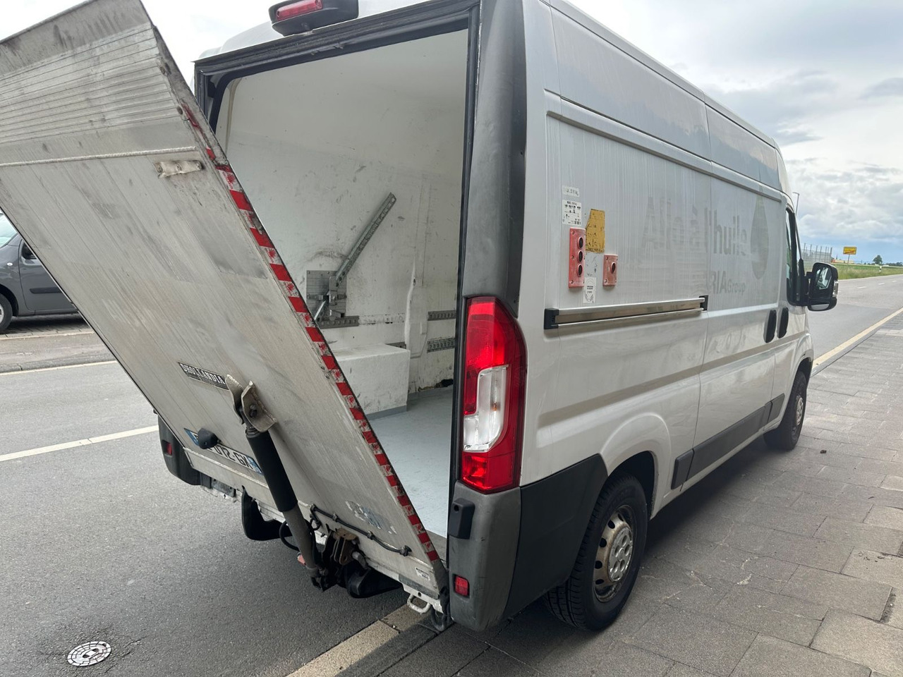 Fiat Ducato130*Automatik*Ladebordwand/LBW 500Kg - Furgão: foto 5 Fiat Ducato130*Automatik*Ladebordwand/LBW 500Kg - Furgão: foto 5