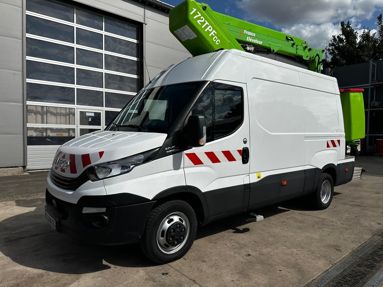 Iveco Daily 50C18 Hi-Matic/17m/Euro6/2-Punkt - Caminhão com plataforma aérea: foto 1 Iveco Daily 50C18 Hi-Matic/17m/Euro6/2-Punkt - Caminhão com plataforma aérea: foto 1