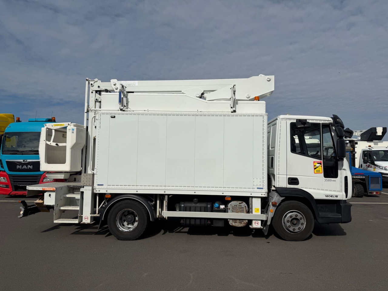 Iveco Eurocargo 120E18 E5/15m/Comet 151TAL - Caminhão com plataforma aérea: foto 3 Iveco Eurocargo 120E18 E5/15m/Comet 151TAL - Caminhão com plataforma aérea: foto 3
