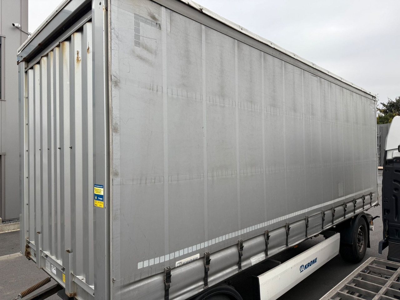 Krone AZ 18F DB06CLNF Curtainsider Pritsche/Plane - Reboque de lona: foto 4 Krone AZ 18F DB06CLNF Curtainsider Pritsche/Plane - Reboque de lona: foto 4