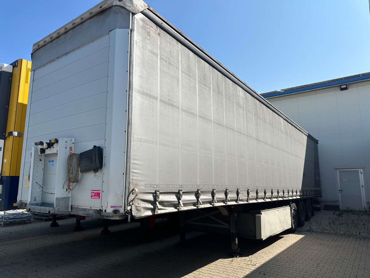 Schmitz Cargobull Gardinensattel/3-Achs/SCB*S3T/SCS 24/ Standard - Semi-reboque de lona: foto 1 Schmitz Cargobull Gardinensattel/3-Achs/SCB*S3T/SCS 24/ Standard - Semi-reboque de lona: foto 1
