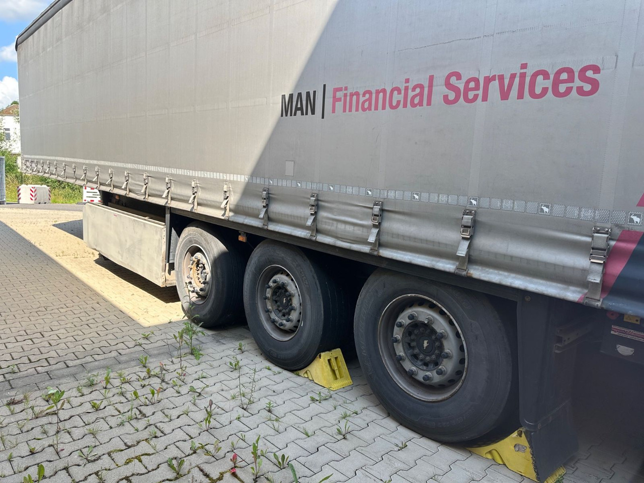 Schmitz Cargobull Gardinensattel/3-Achs/SCB*S3T/SCS 24/ Standard - Semi-reboque de lona: foto 4 Schmitz Cargobull Gardinensattel/3-Achs/SCB*S3T/SCS 24/ Standard - Semi-reboque de lona: foto 4