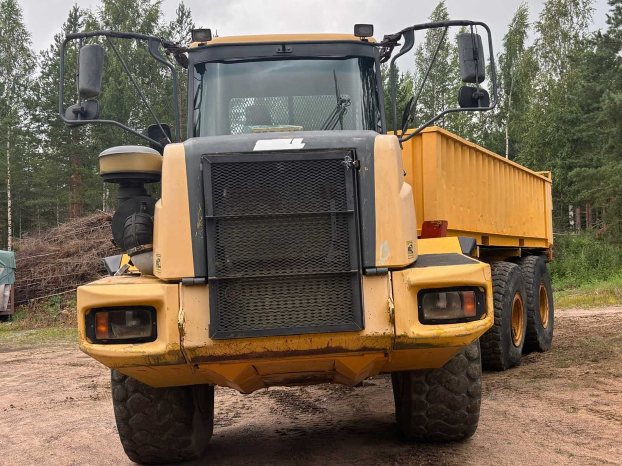 Dump Truck Bell B 25 D 6x6 - Caminhão articulado: foto 2 Dump Truck Bell B 25 D 6x6 - Caminhão articulado: foto 2
