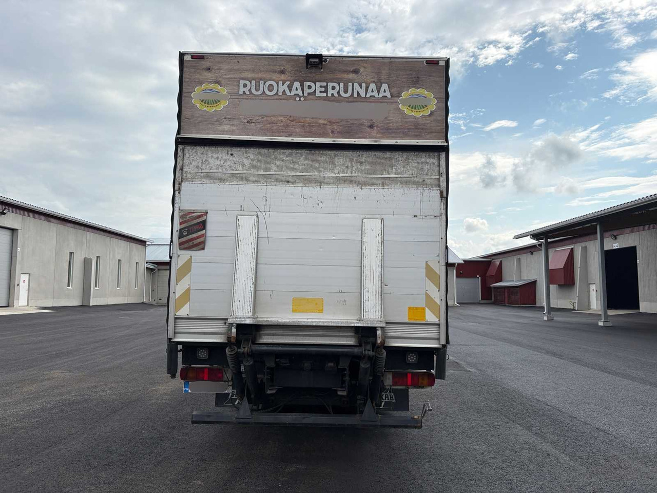 Locação financeira de  SCANIA 114L truck SCANIA 114L truck: foto 6