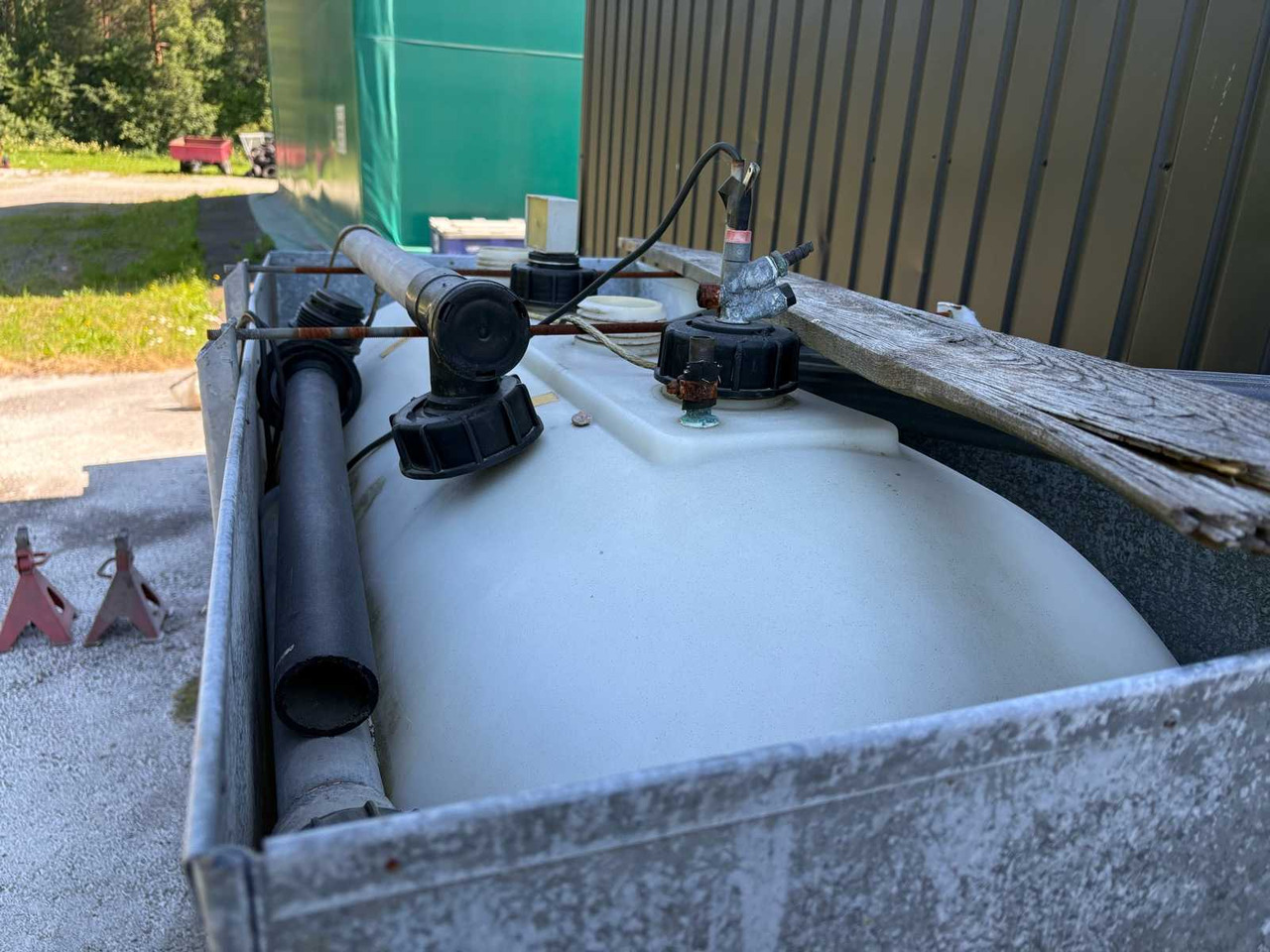 Solvent tank with safety cage - Depósito de armazenamento: foto 1 Solvent tank with safety cage - Depósito de armazenamento: foto 1