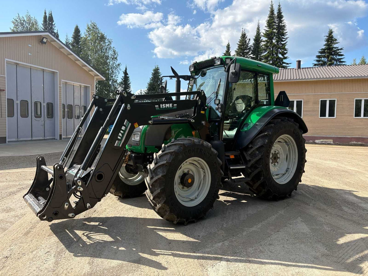 Tractor Valtra C120 4.4 - Trator: foto 1 Tractor Valtra C120 4.4 - Trator: foto 1
