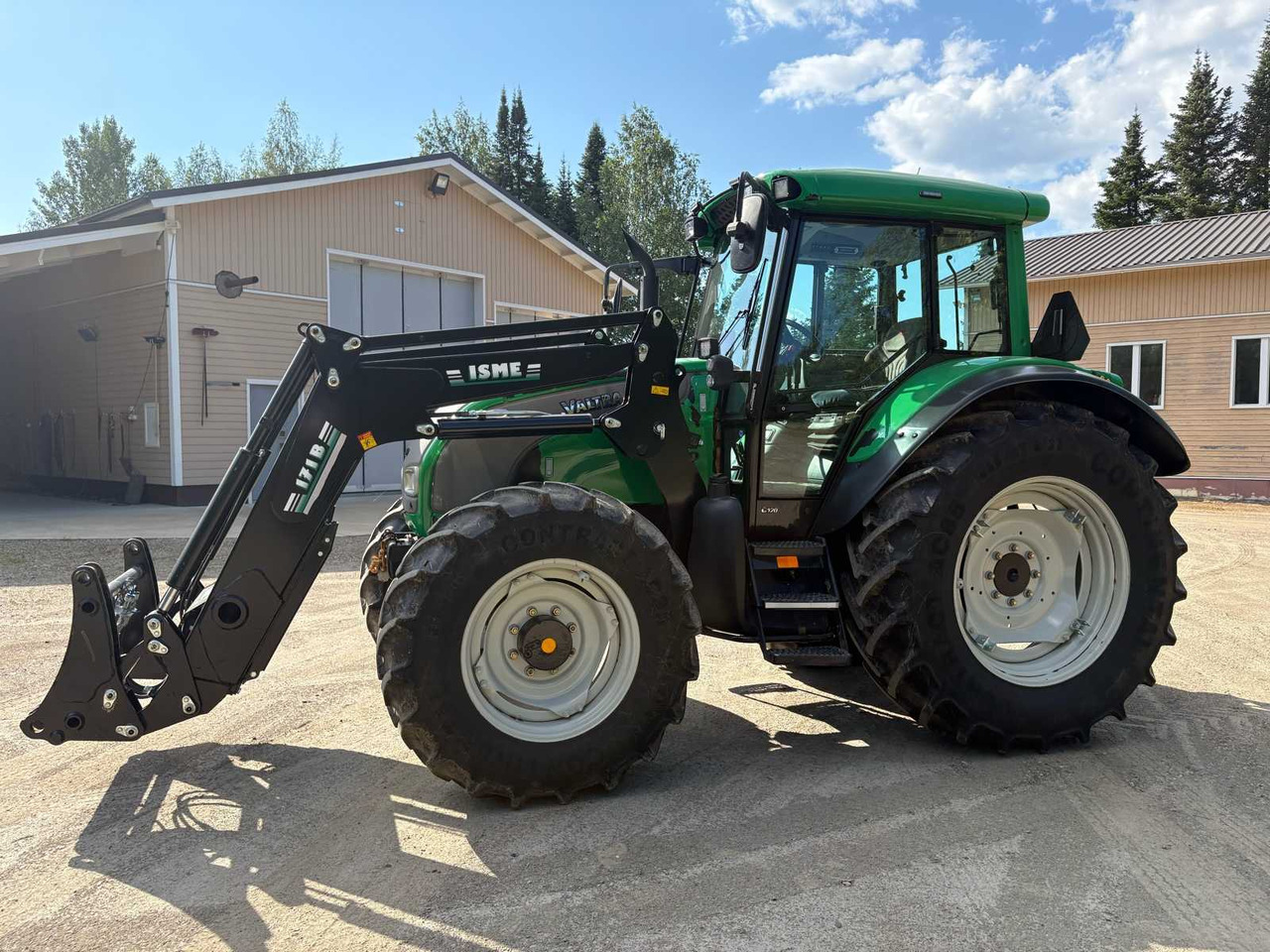 Tractor Valtra C120 4.4 - Trator: foto 2 Tractor Valtra C120 4.4 - Trator: foto 2