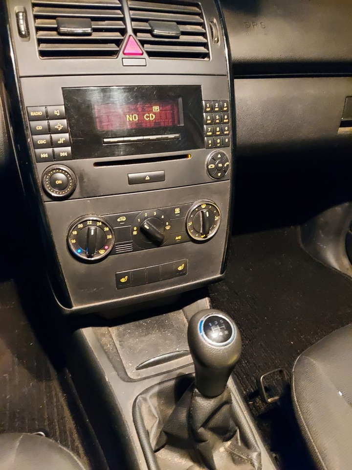 Mercedes-Benz A 150 5 Türen Klimaautomatik Sitzheizung - Automóvel: foto 3 Mercedes-Benz A 150 5 Türen Klimaautomatik Sitzheizung - Automóvel: foto 3