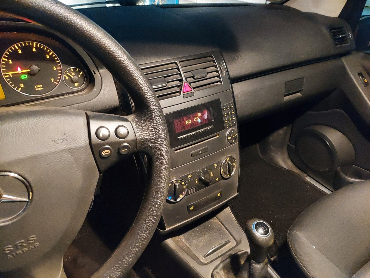 Mercedes-Benz A 150 5 Türen Klimaautomatik Sitzheizung - Automóvel: foto 1 Mercedes-Benz A 150 5 Türen Klimaautomatik Sitzheizung - Automóvel: foto 1