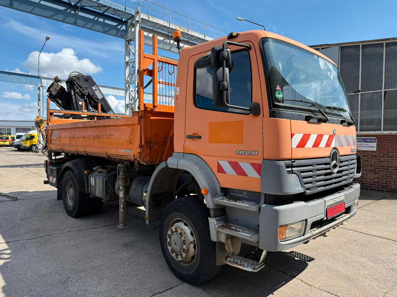 Mercedes-Benz ATEGO 1828 4X4 MEILER + HIAB KRAN 144 FS-3 - Camião basculante, Camião grua: foto 1 Mercedes-Benz ATEGO 1828 4X4 MEILER + HIAB KRAN 144 FS-3 - Camião basculante, Camião grua: foto 1