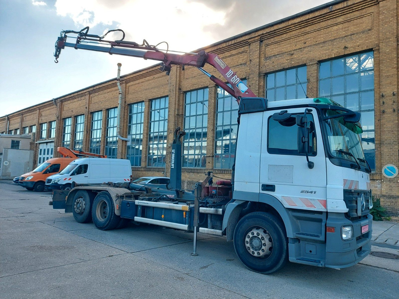 Mercedes-Benz Actros 6-Zyl. 2541 HMF KRAN ABROLLKIPPER - Camião polibenne, Camião grua: foto 1 Mercedes-Benz Actros 6-Zyl. 2541 HMF KRAN ABROLLKIPPER - Camião polibenne, Camião grua: foto 1