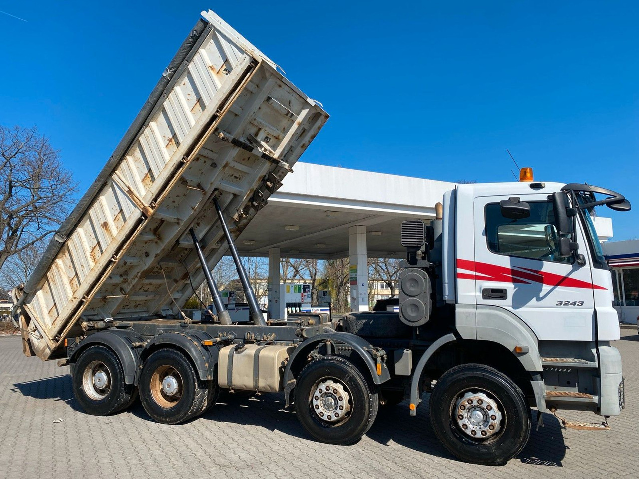 Mercedes-Benz Axor 2 C 4-Achser 3243 8x4 Kipp RETARDER MEILLER - Camião basculante: foto 1 Mercedes-Benz Axor 2 C 4-Achser 3243 8x4 Kipp RETARDER MEILLER - Camião basculante: foto 1