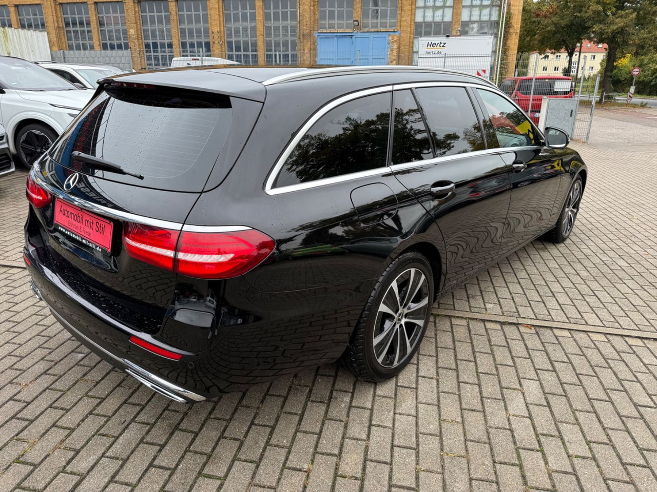 Mercedes-Benz E -Klasse T-Modell E 300 de LED NAVI ACC TEILLED - Carrinha: foto 4 Mercedes-Benz E -Klasse T-Modell E 300 de LED NAVI ACC TEILLED - Carrinha: foto 4