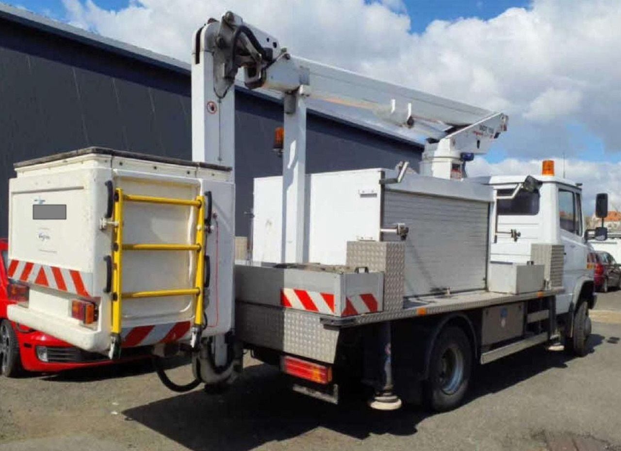 Mercedes-Benz VARIO 814D HUBARBEITS WUMAG 155T 4X4 ALLRAD - Caminhão com plataforma aérea: foto 3 Mercedes-Benz VARIO 814D HUBARBEITS WUMAG 155T 4X4 ALLRAD - Caminhão com plataforma aérea: foto 3