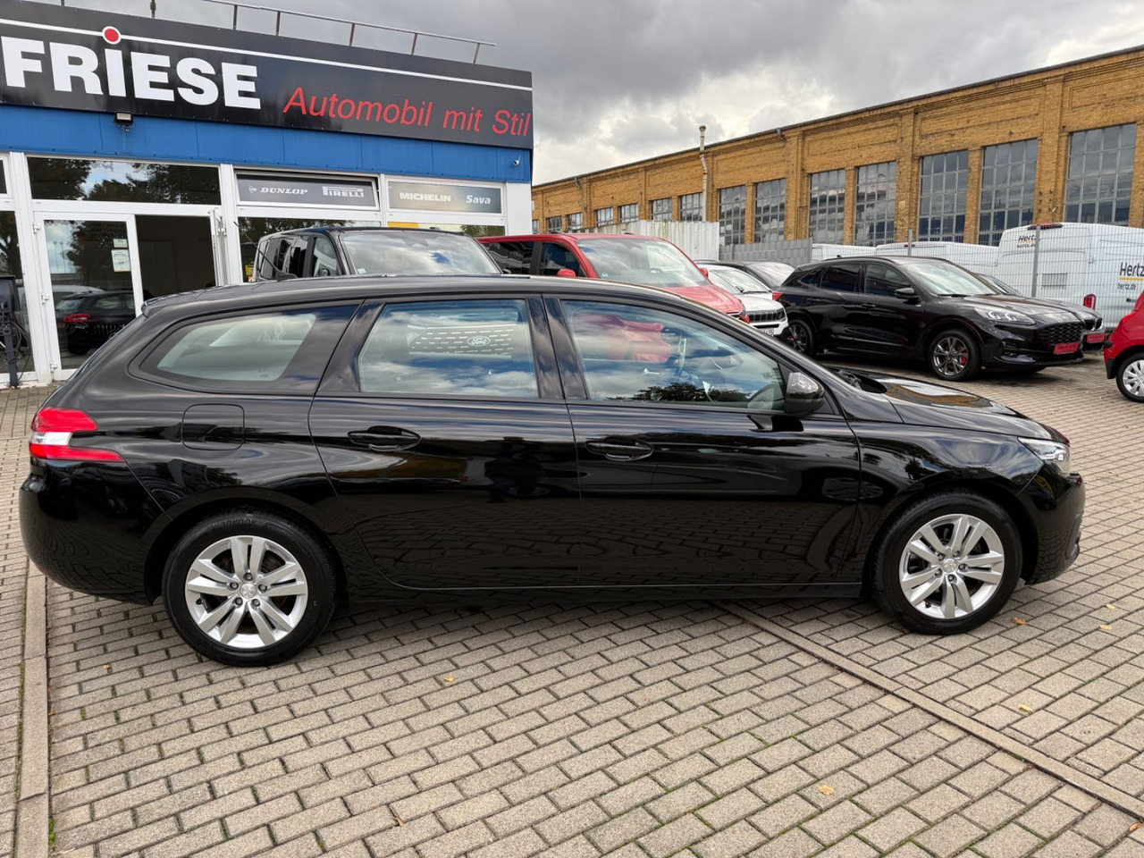 Peugeot 308 SW Active TEMPOMAT NAVI KLIMAA NAVI - Carrinha: foto 3 Peugeot 308 SW Active TEMPOMAT NAVI KLIMAA NAVI - Carrinha: foto 3