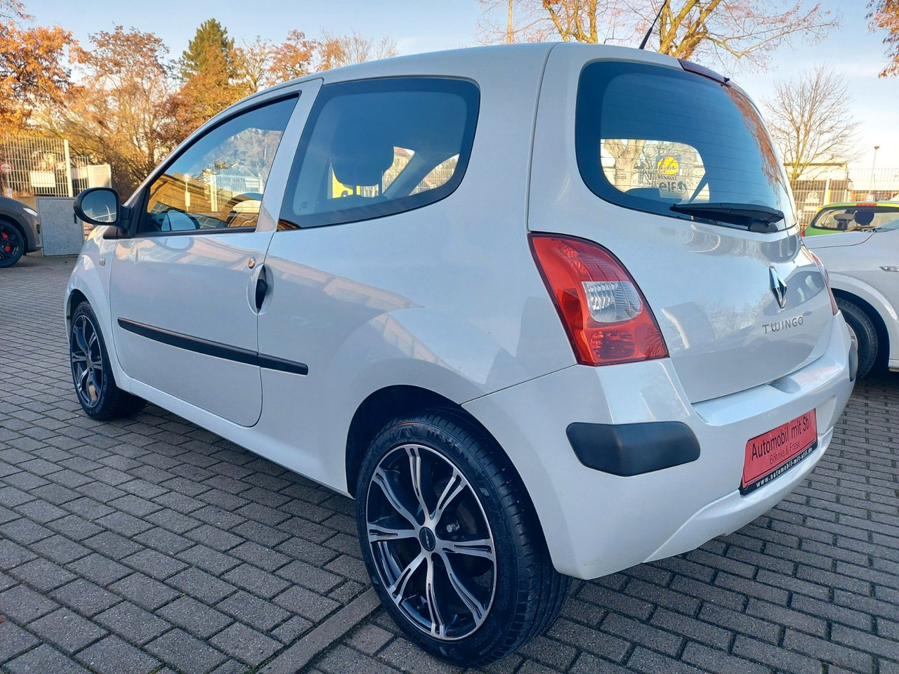 Renault Twingo Authentique 8x Räder - Automóvel: foto 4 Renault Twingo Authentique 8x Räder - Automóvel: foto 4