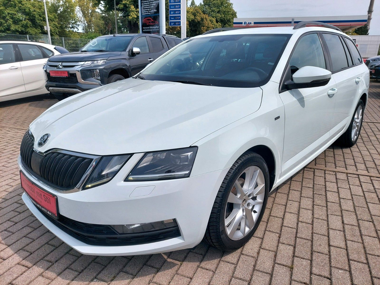 Skoda Octavia Combi Drive LED ACC Radar DAB 8xRad AHK - Carrinha: foto 5 Skoda Octavia Combi Drive LED ACC Radar DAB 8xRad AHK - Carrinha: foto 5