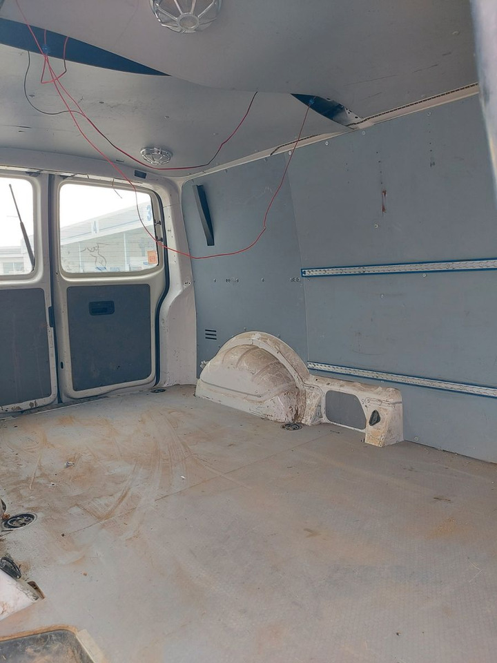 Volkswagen T5 Transporter Kasten Kombi lang Klima AHK - Furgão de passageiros: foto 5 Volkswagen T5 Transporter Kasten Kombi lang Klima AHK - Furgão de passageiros: foto 5