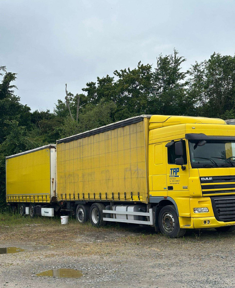 DAF XF 105 - Camião de lona: foto 1 DAF XF 105 - Camião de lona: foto 1