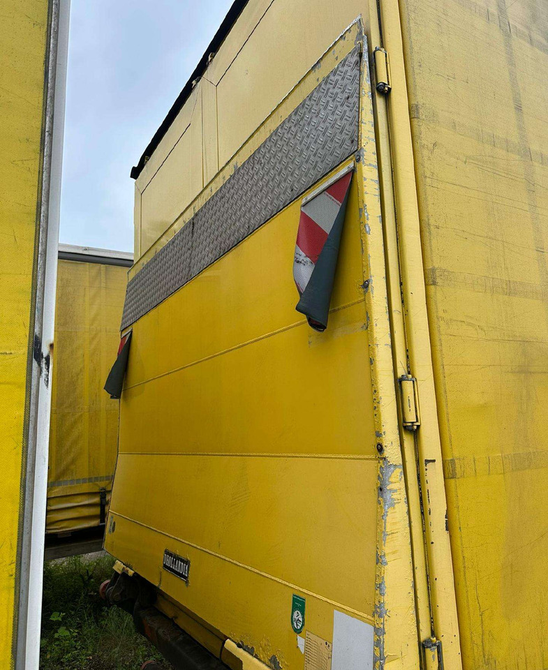 DAF XF 105 - Camião de lona: foto 2 DAF XF 105 - Camião de lona: foto 2