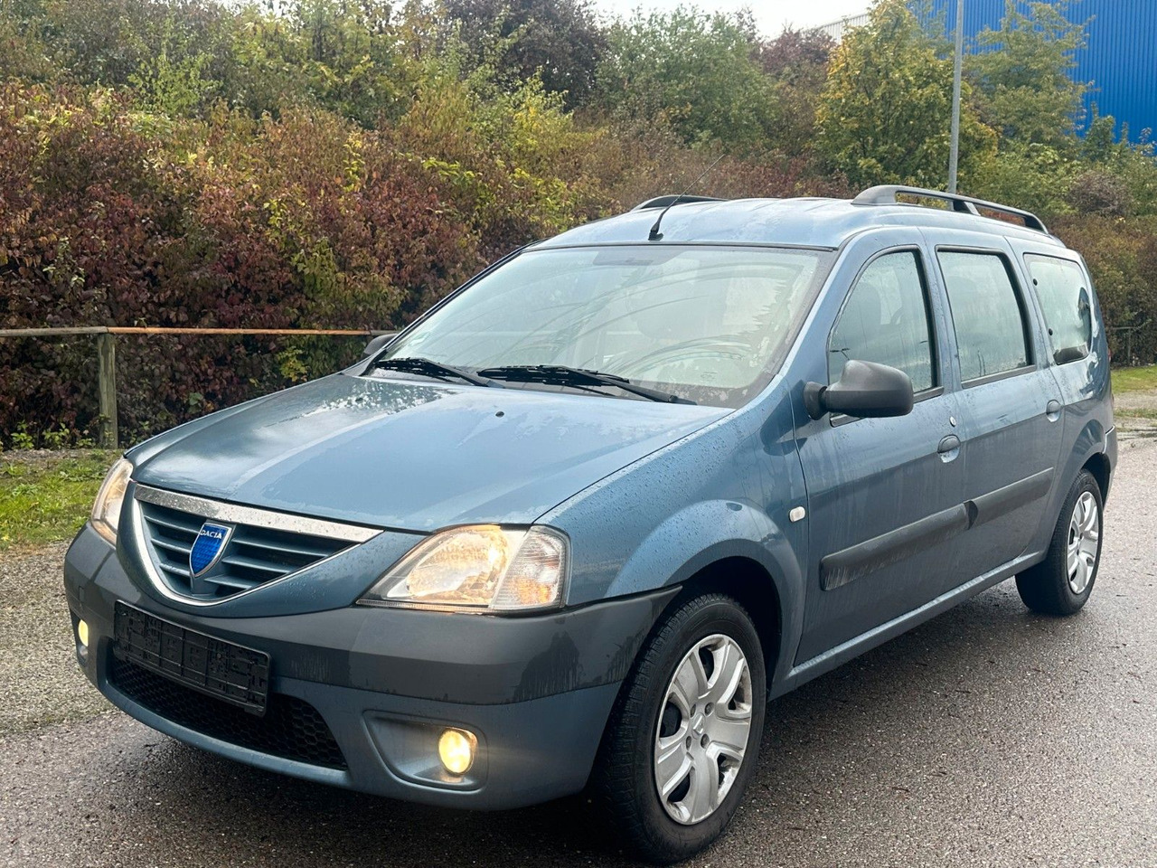 Dacia Logan MCV 1.6 16V Lauréate,Kupplung neu,TÜV 6/25 - Automóvel: foto 1 Dacia Logan MCV 1.6 16V Lauréate,Kupplung neu,TÜV 6/25 - Automóvel: foto 1