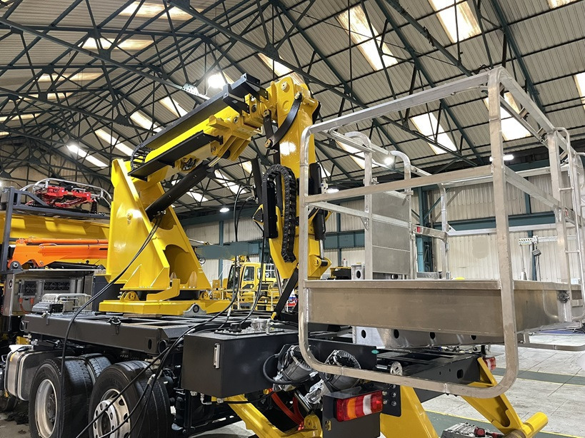 Inbiuro Mercedes Econic - Caminhão com plataforma aérea: foto 1 Inbiuro Mercedes Econic - Caminhão com plataforma aérea: foto 1