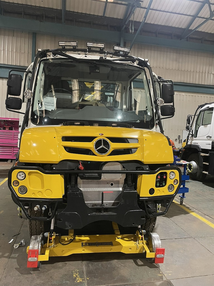 UNIMOG - Camião grua: foto 2 UNIMOG - Camião grua: foto 2
