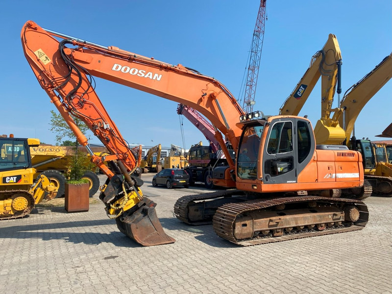 Doosan DX 225 LC-3 NVT - Escavadora de rastos: foto 3 Doosan DX 225 LC-3 NVT - Escavadora de rastos: foto 3