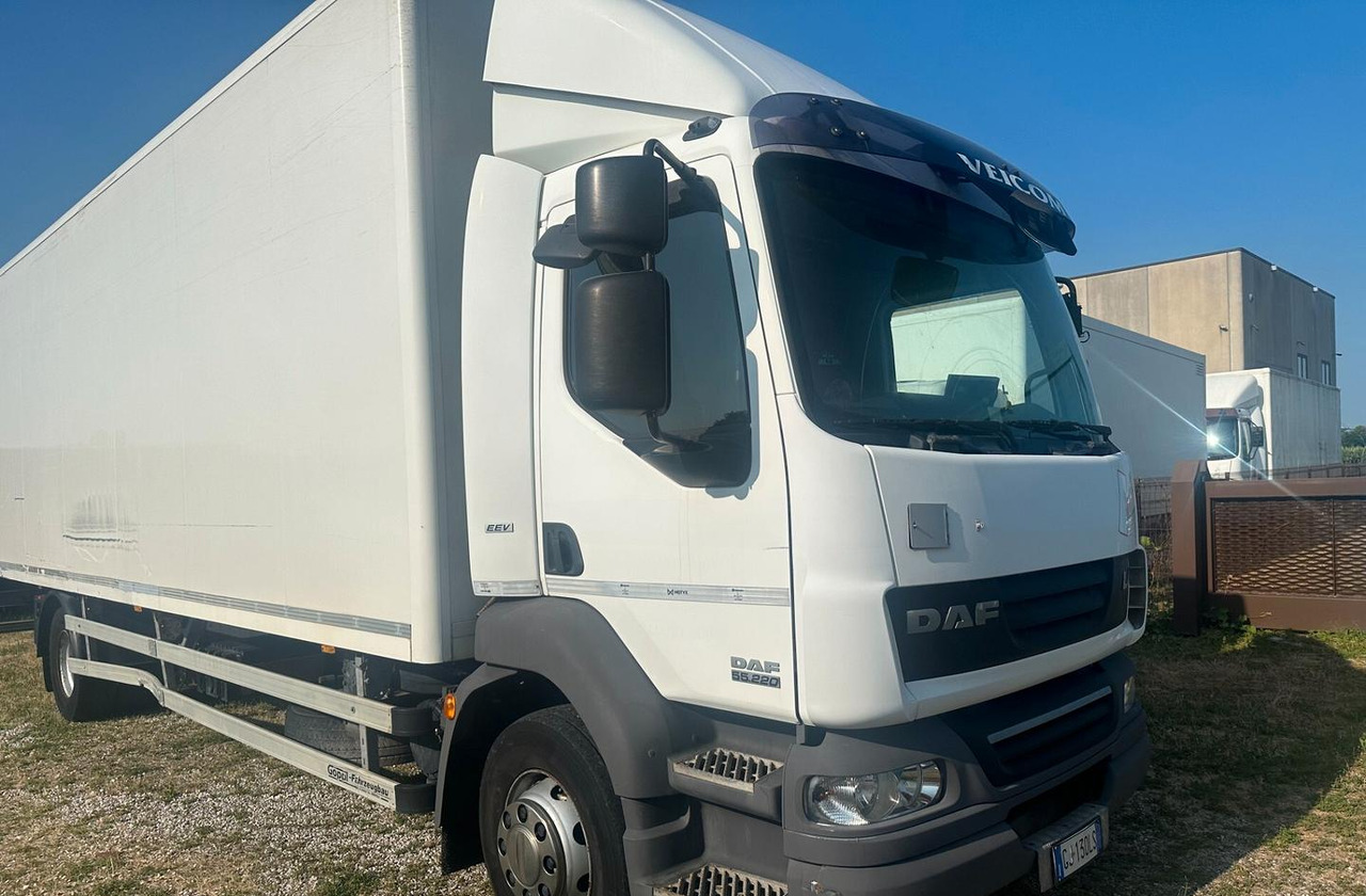 DAF LF 55.220 FURGONE 8 MT. - Camião furgão: foto 2 DAF LF 55.220 FURGONE 8 MT. - Camião furgão: foto 2